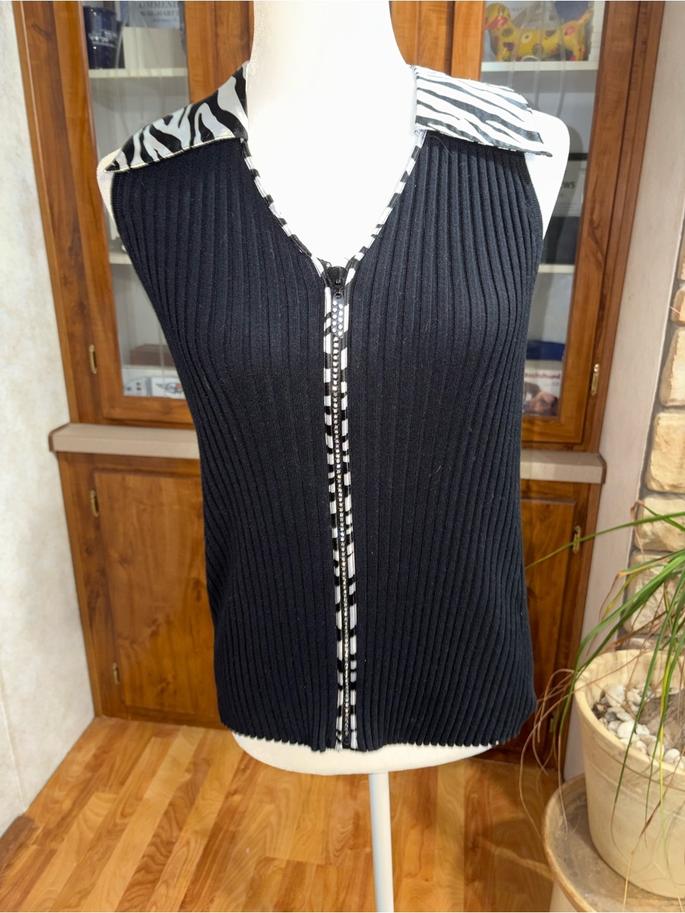 Women's Black Ribbed Zip Front Tank with Zebra Trim X-Large w/bling